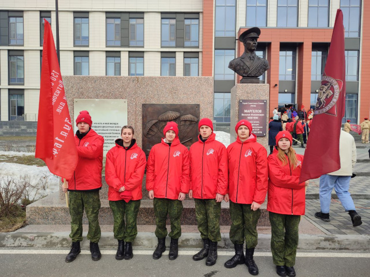 Старт патриотической акции "Эстафета знамени Победы".